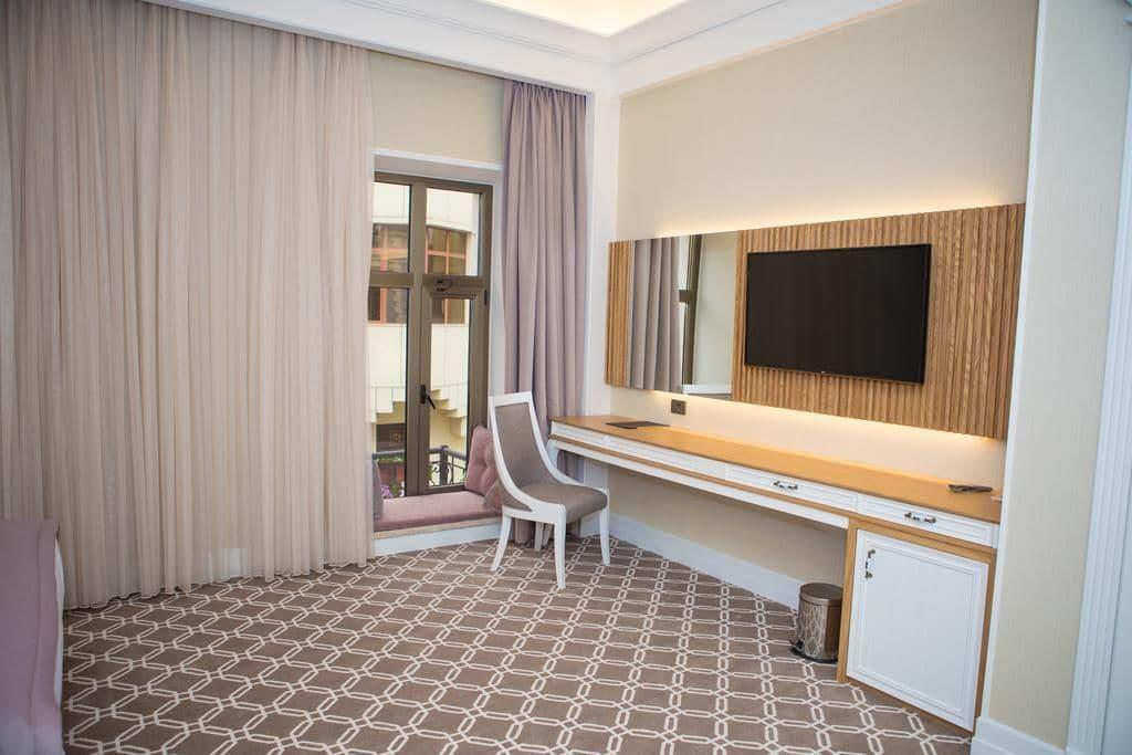Theatrum Hotel Baky Esterno foto A room at the hotel