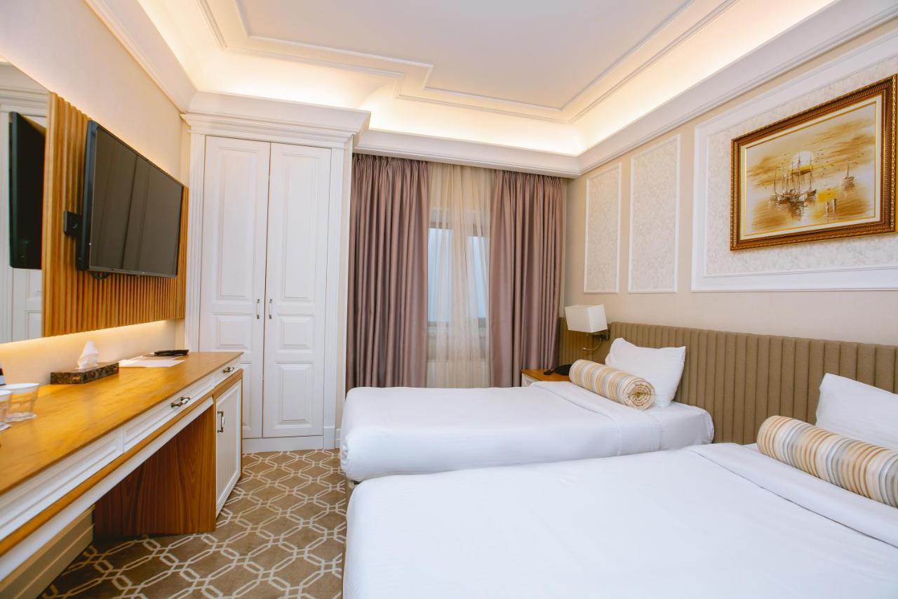 Theatrum Hotel Baky Esterno foto