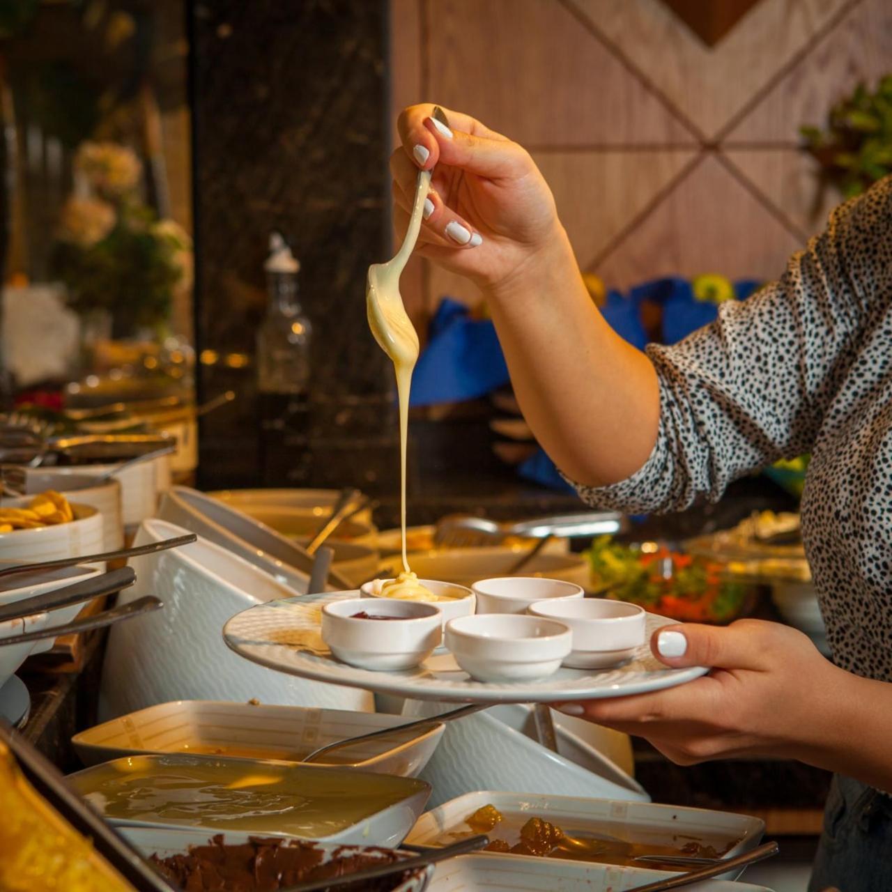 Theatrum Hotel Baky Esterno foto A cheese fondue