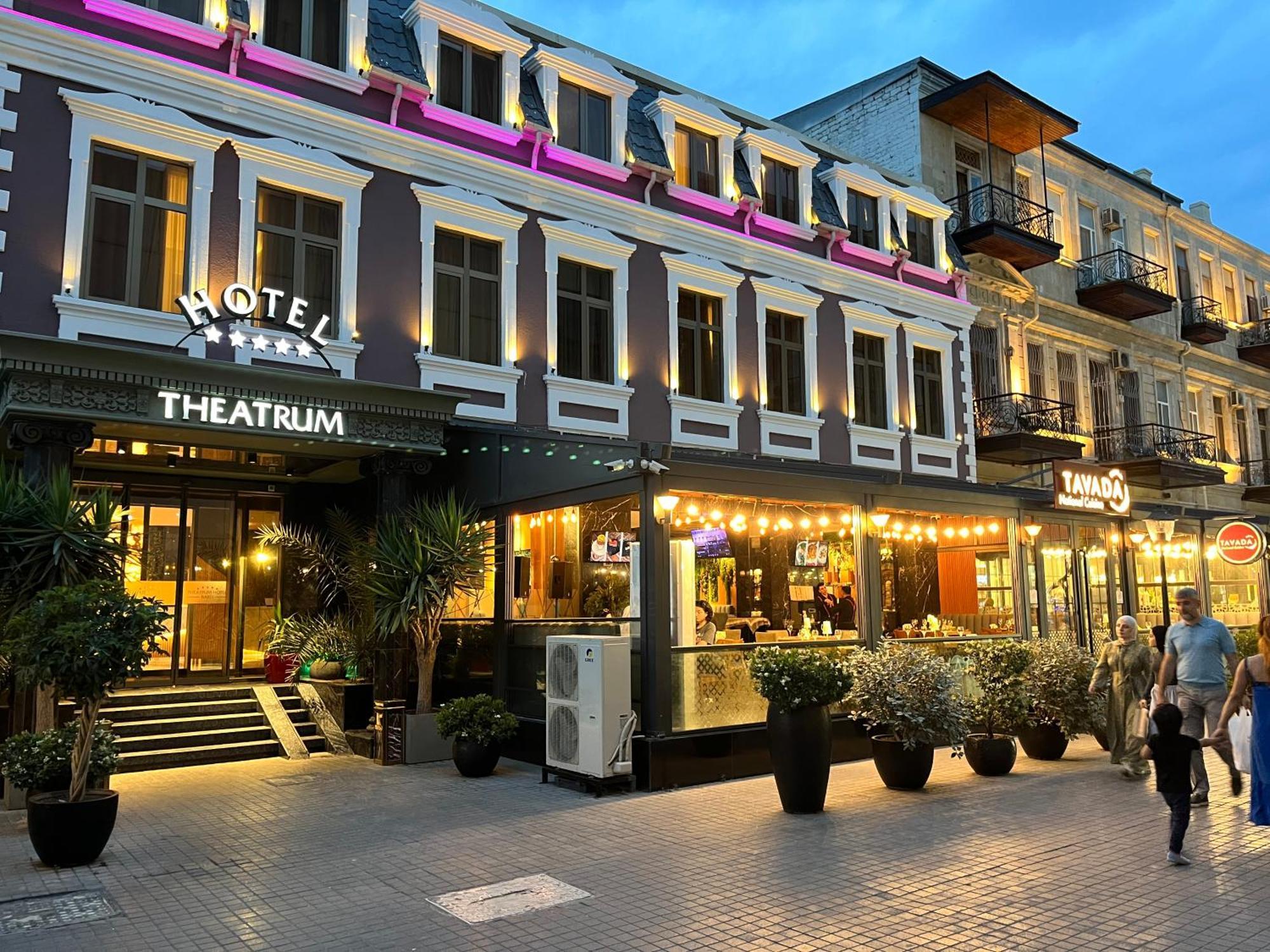 Theatrum Hotel Baky Esterno foto Theatrium Hotel