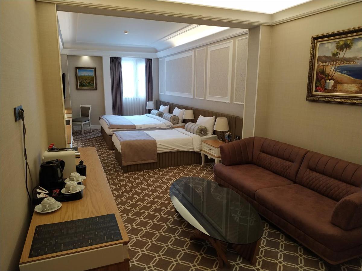 Theatrum Hotel Baky Esterno foto