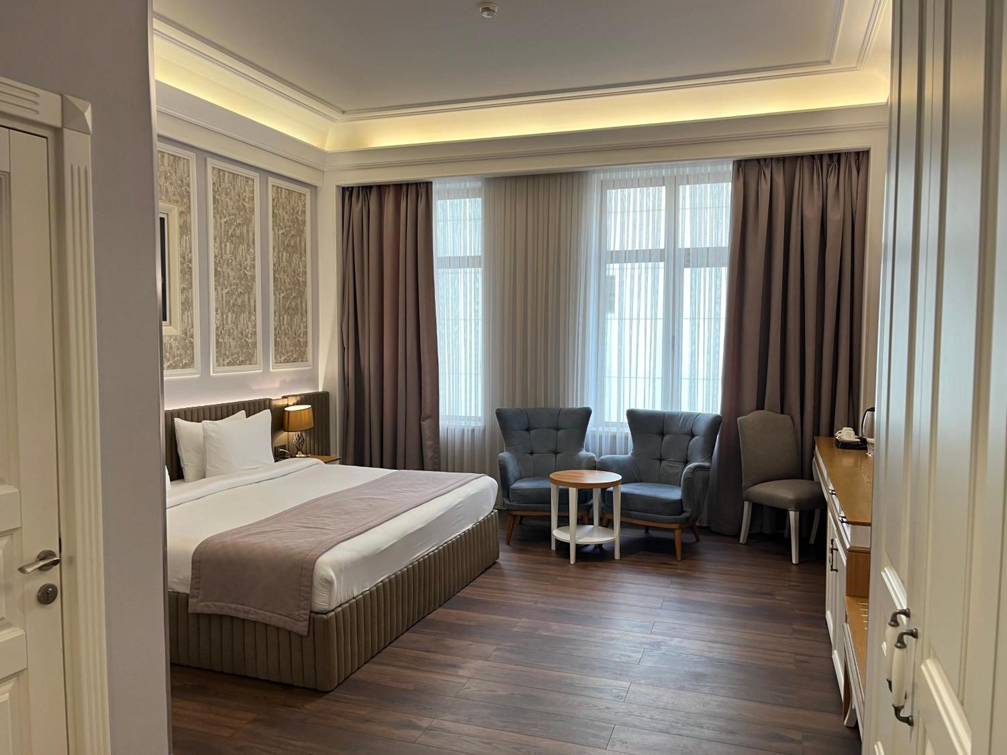 Theatrum Hotel Baky Esterno foto