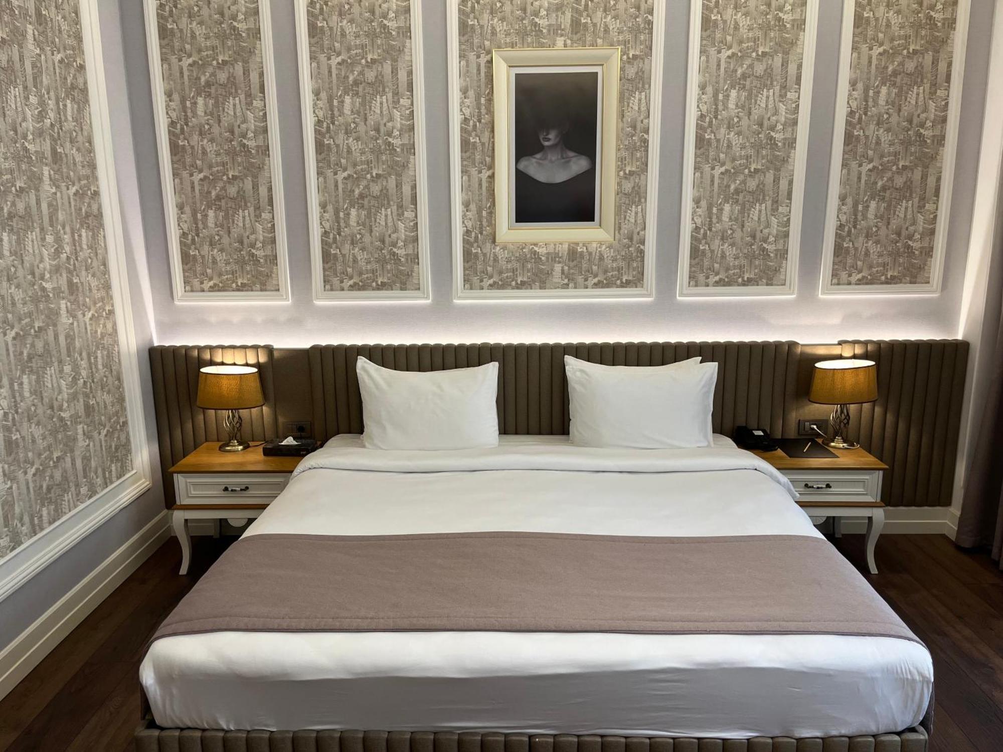 Theatrum Hotel Baky Esterno foto