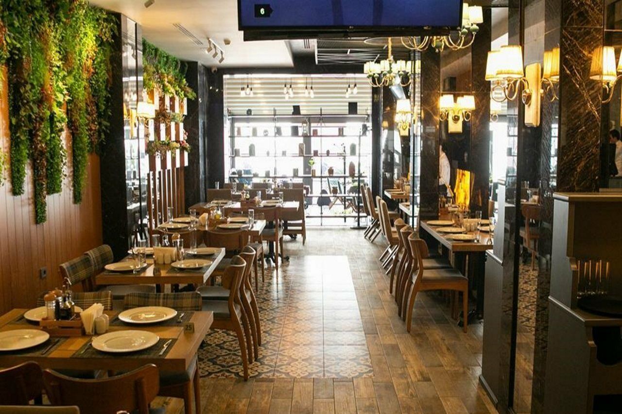 Theatrum Hotel Baky Esterno foto Restaurant in Madrid