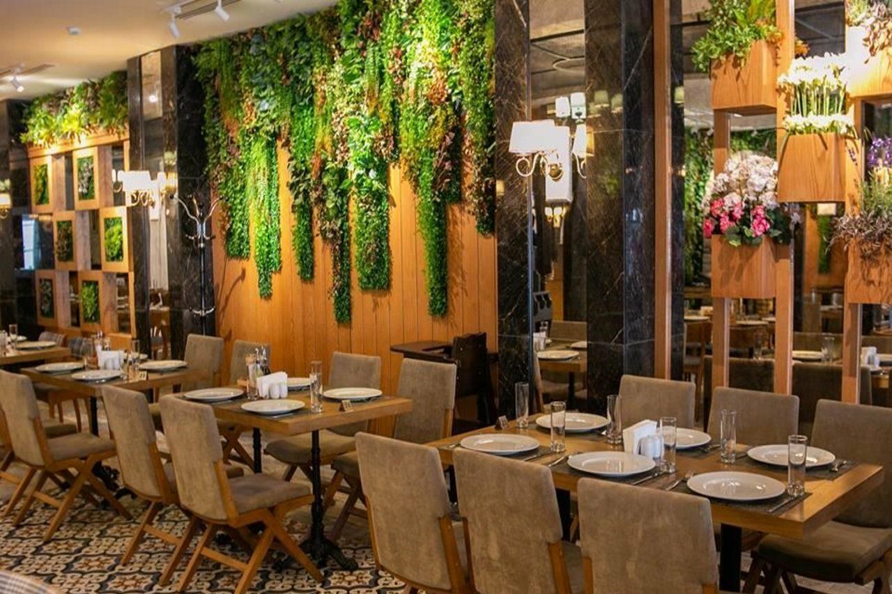 Theatrum Hotel Baky Esterno foto Restaurant interior