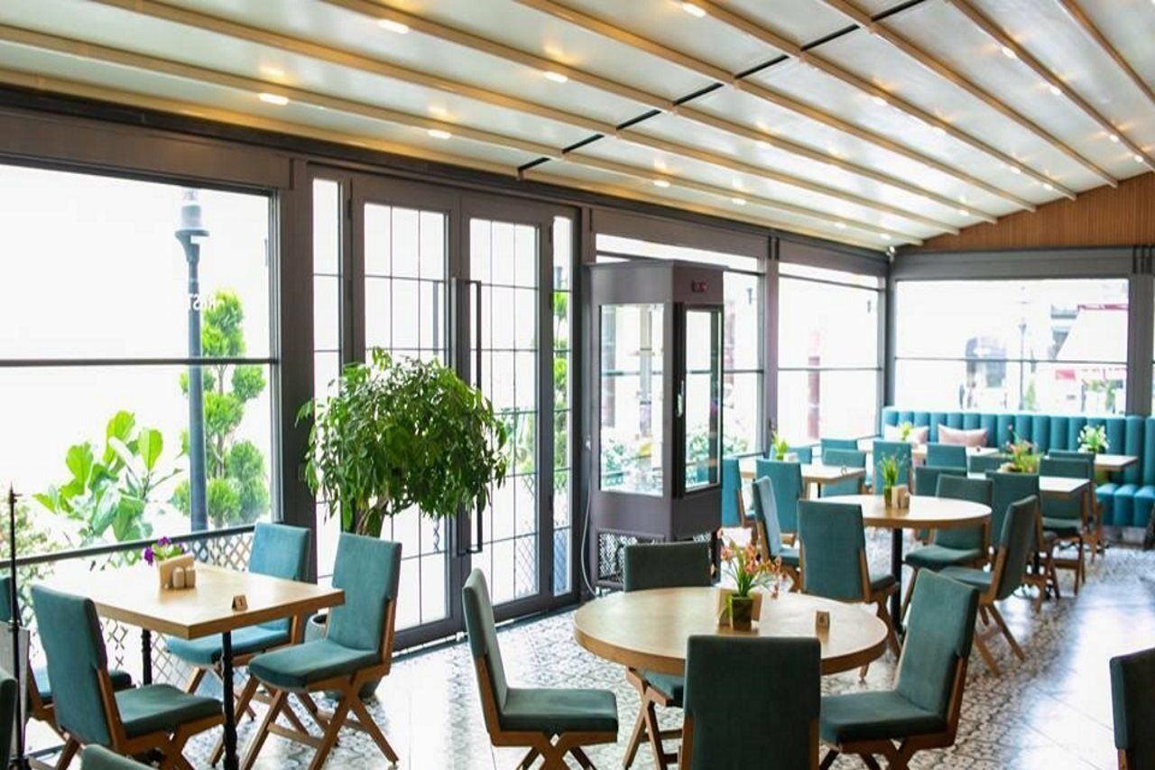 Theatrum Hotel Baky Esterno foto Restaurant